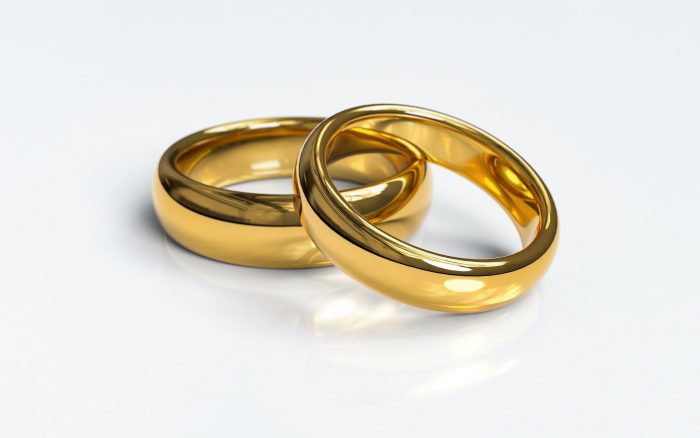 wedding rings 3611277 1920 700x438 1